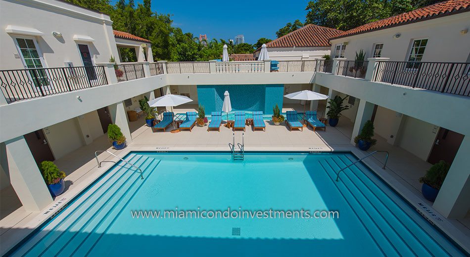 Courtyard pool at the Fisher Island Spa Internaziole