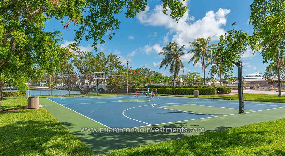 basketball court at Palm Island Park