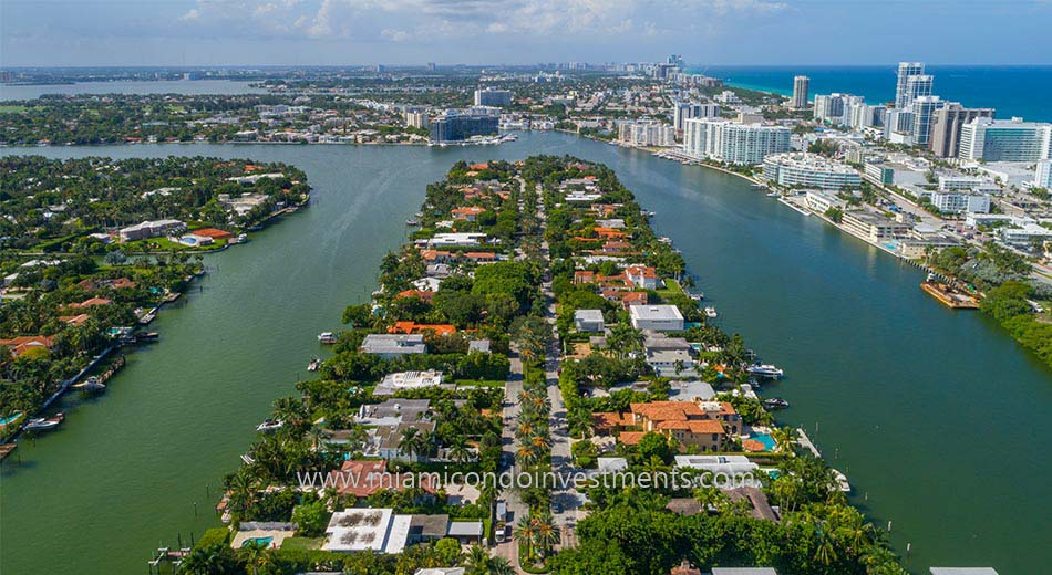 luxury homes on Allison Island