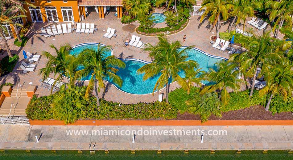 Aventura Marina 2 pool
